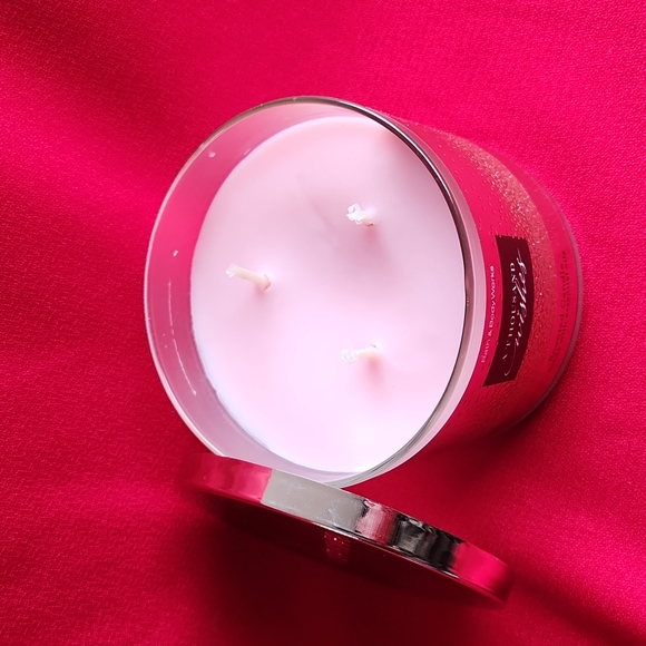 Bath and Body Works Candle - Picture 2 of 3